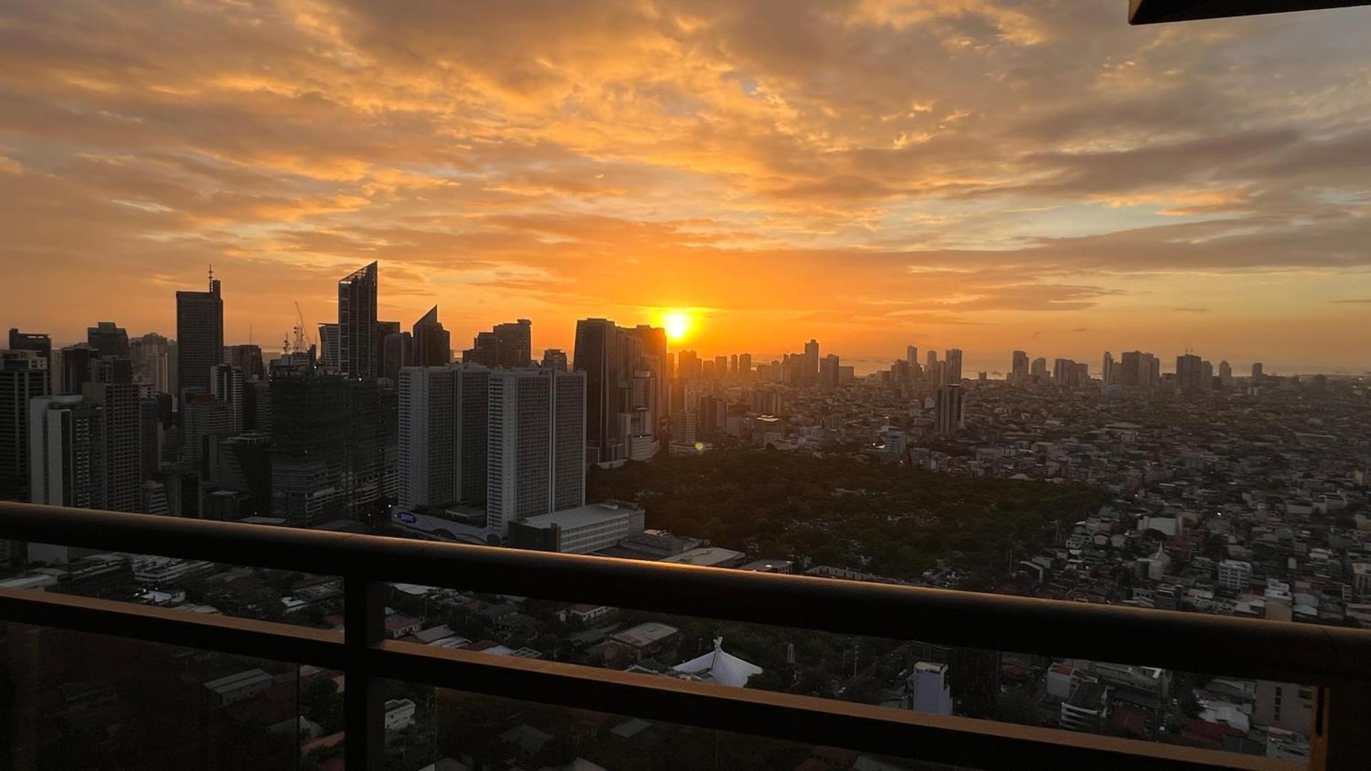 The Milano Residences Makati City Exterior foto